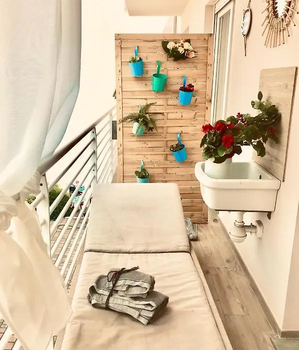 Sweet & Cosy Room Next To The Beach-1